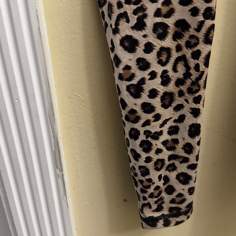 Color fuljo Ala Brown Leggings Gold Leopard print New Size S - Picture 3 of 8